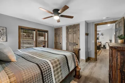 Secluded cabin close to Eureka Springs and Table Rock Lake