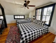 Historical cottage located in the heart of downtown (pet friendly) Hotels near Encore
