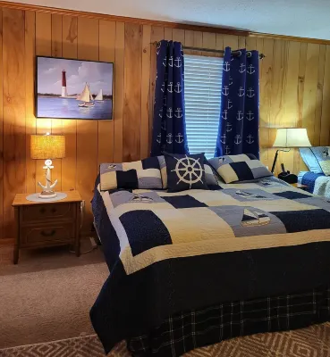 One Block to Beach, Sleeps 23 People, No Steps to Enter, Waterfront Decks Hotels in South Bethany