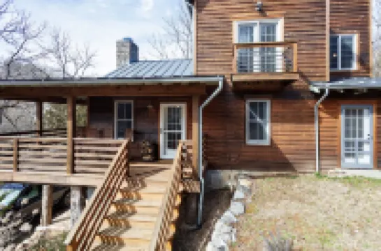 Cozy Creekside Retreat w/ Fire Pit & Game Room Near Historic Lexington, VA