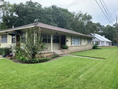 A lovely family home in old O.S. area a block from beach and near downtown area. Hotels near Inner Harbor Park