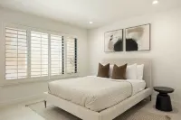 Palm Desert Dream Hotels near Children's Discovery Museum of the Desert