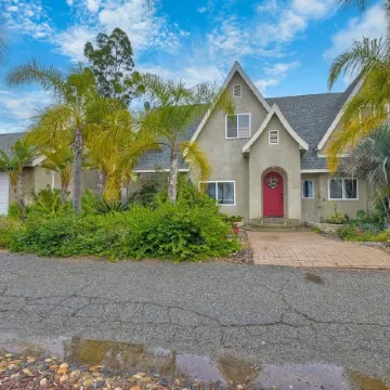 Secluded Home, Sleeps 11+ Solar Heated Pool. Hot Tub Spa, 9 Miles to Beach