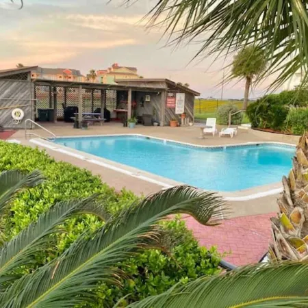 Great studio, wonderful amenities, OCEAN views!