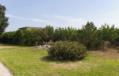 Indipendent Semi-Detached Villa in the Countryside, Surrounded by Greenery Отели в г. Мезанье