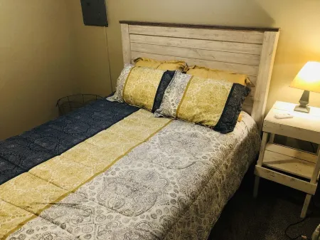 Updated lake house guest suite with Great Views, Easy Lake Access, Swim Dock