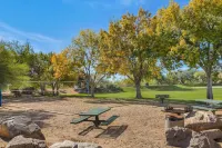 Gorgeous Vacation Home - Trails, Golf & Dining