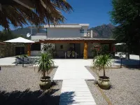 Exceptional 240-m² villa for 9 people direct access to the beach, swimming pool  호텔