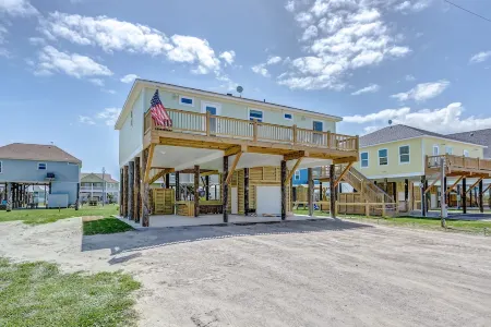 Livin' Lobster - New, Near Beach🌊🏖 , Sleeps 8, Pet Friendly🐶, 📍Central Location