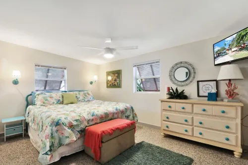 Old Florida Key West Cottage w/ river access