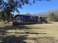 Cabin in the woods- Minutes from Lake Texoma, Red River, and Choctaw Casino.