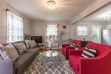 Modern & Cozy Cape | 4 Bedroom House | Central Location