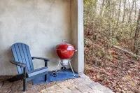 Mountain Retreat with Stunning views, 7 Priv Acres, Sauna, Hot Tub, and Gameroom