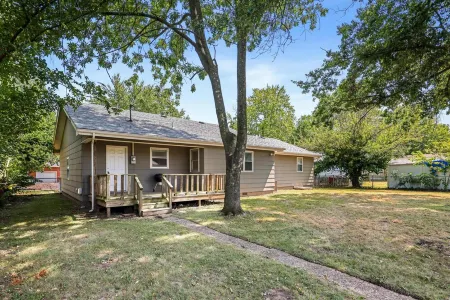 Stylish Rancher in Quiet, Tree Lined Neighborhood. Отели в г. Джоплин