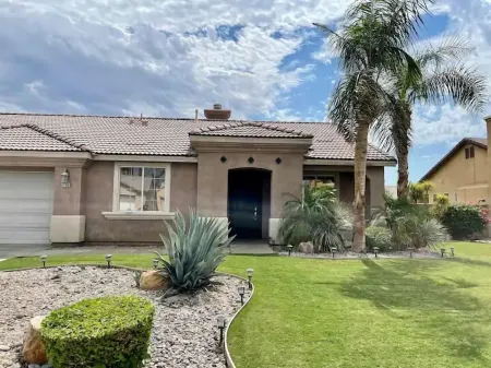 Stylish House| Saltwater Pool|Games| Firepit