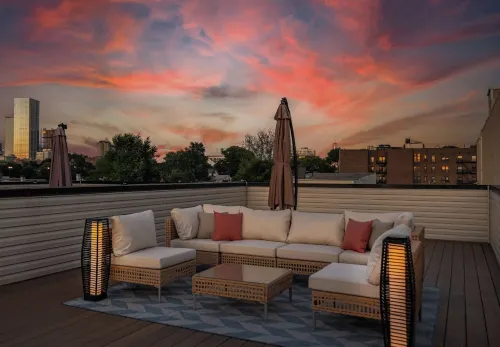 Lux Home with Free Parking & Private Rooftop Minutes to NYC & Metlife Stadium! - Balcony