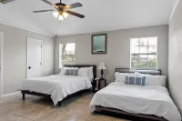 Cozy Retreat Centrally Located near  DFW & Stadium Hotels near J.B. Sandlin Park