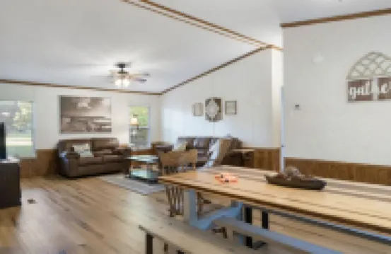 Lake Texoma RetreatSleeps 9 • FirePit • 2mi to Marina