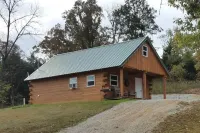 Cozy cabin retreat close to kayaking and hiking trails.