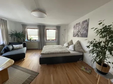 Gemütliche Ferienwohnung Direkt am Fahrrad- Wanderweg / 2 Gehminuten vom Badesee Отели в г. Верхняя Франкония