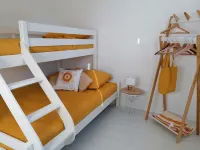 Beautiful fully renovated villa, cycle track 50 m'away, beach 2 mins away, 4 bedrooms. Hotel a Andernos-les-Bains