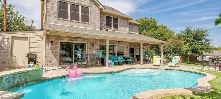 Granbury Lakeside Home with Pool, Game Room, Fire Table Hotels in Hood County