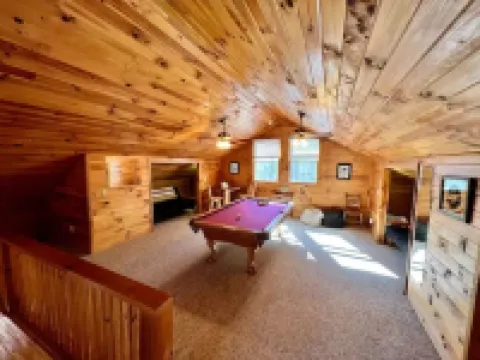 Amazing Mountain View’s, hot tub, pool table, and near Great Smoky MTN Nat Park