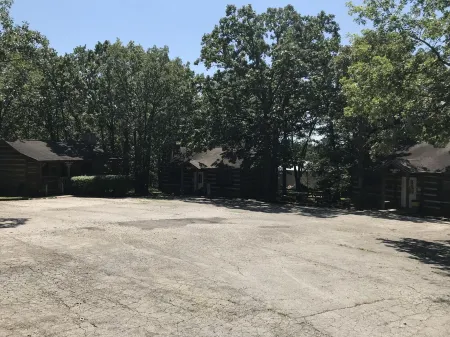 Wolf Den Cabin of Pomme de Terre