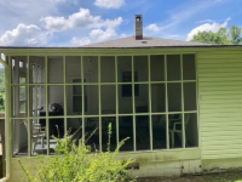 Mt Hope Heritage Home - Step back in time in this unique three bedroom home.