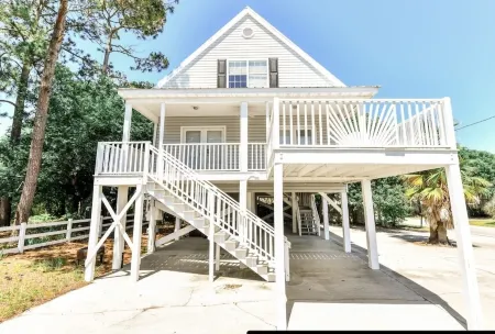 Welcome to SSB🏖️Close to the beach, golf courses & shopping & restaurants