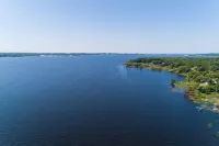 3 bed/1 bath lower unit conveniently located in Lakeside.