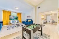 Steps to the Beach! Family-sized apartment with Foosball Table & High Speed wifi
