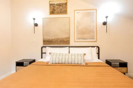 Riverside Retreat - Skagit River with hot tub+fire pit+views