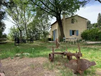 Provencal Mazet 5 minutes from Isle sur la Sorgue - Private parking Hotels in Le Thor