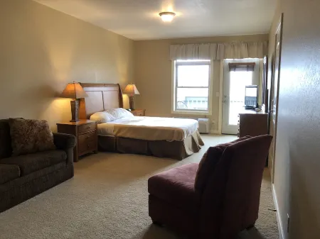 Lakefront Efficiency Condo, Indoor Pool/Hot Tub-Tagalong Golf Resort Unit431B