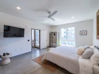 Beautiful Modern 2-Bed in DT Vista! Hotels in Vista