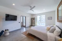 Beautiful Modern 2-Bed in DT Vista! Hotels in Vista