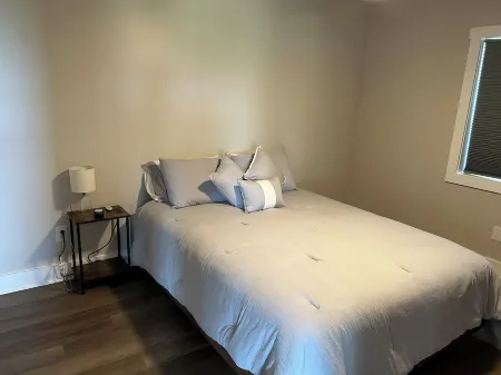 Barndominium in the country. Two acre fishing lake, large porch and Pickleball.