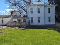 Quiet pet friendly country home a few miles from Lake Erie & Cedar Point Hotels in Berlin Township