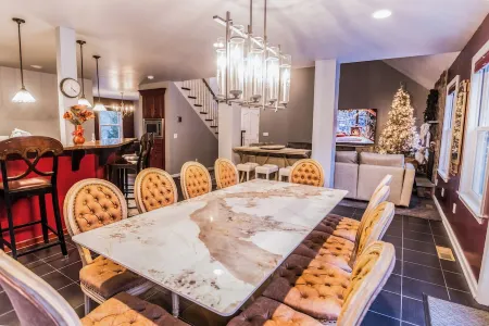 Poconos Spacious 6-bedroom house in marvelous Blakeslee with Pool & Gamerooms