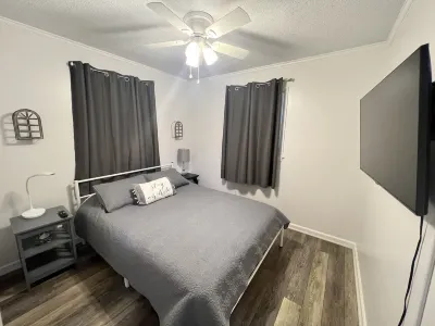 Lakefront Escape close to Clemson and Seneca 더 다이크 주변 호텔