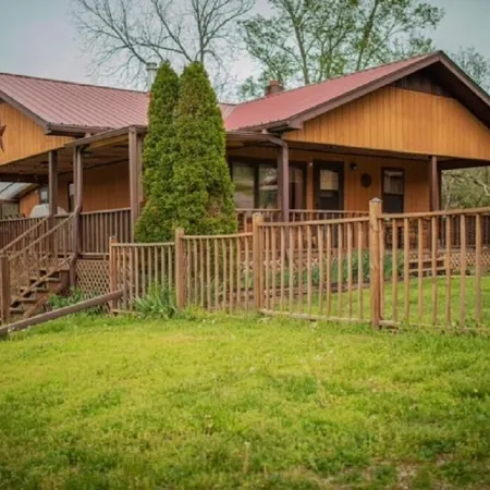 Cabin in the heart of the Ozark National Scenic Riverway!
