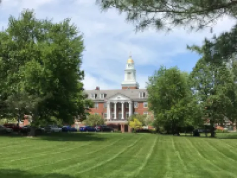 Einstein Lounge in Downtown - 2 BR w Loft and Fenced Yard