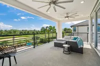 CLOSE TO DISNEY / FREE SHUTTLE / PRIVATE POOL AND SPA