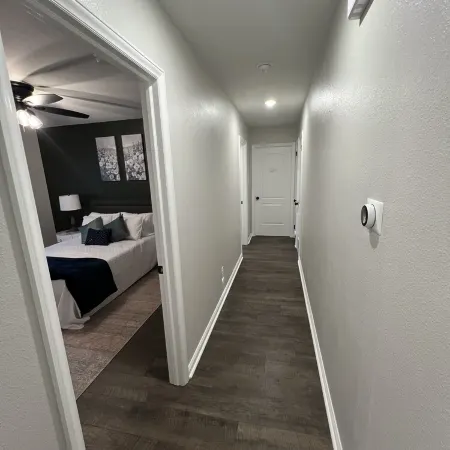 The Lily Pad. 3 bd/1ba. 4 beds. Center of town! Fenced backyard!