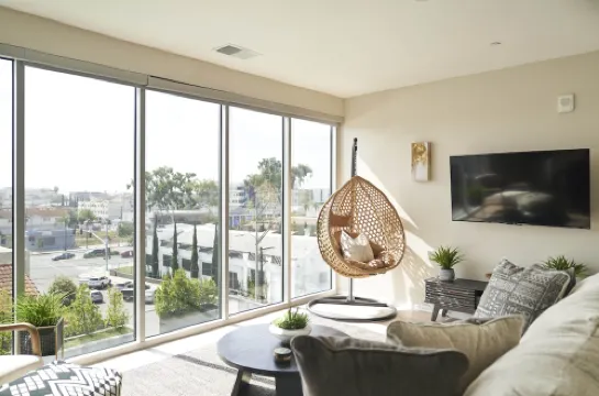 NEW Organic Modern Luxury Oasis - Close to everything!