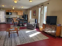 Honeysuckle Cottage 50 minutes from Pioneer Woman.