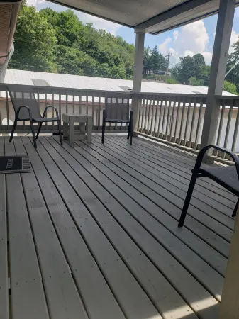 Downtown Tell City Upstairs Rental 2 Bed 2 Bath Wifi 30 minutes to Holiday World