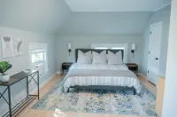 Modern & Spacious 4 Bedroom Single Family Home Hotels near Clark University