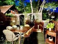 Downtown Cottage with Private Hot Tub - Country Houses